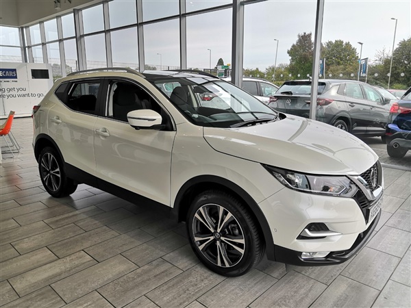 Nissan Qashqai 1.3 DiG-T N-Connecta 5dr with Navigation &
