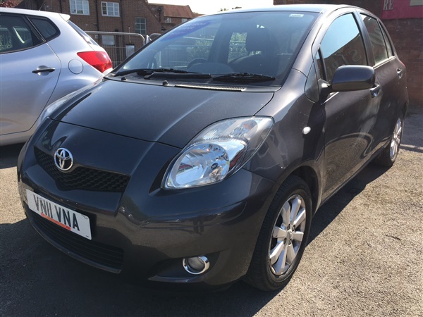 Toyota Yaris 1.33 VVT-i T Spirit Nav 5dr [6]