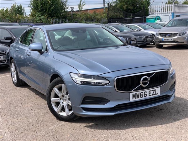 Volvo S90 D4 MOMENTUM Auto