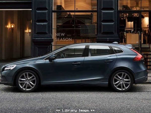 Volvo V40 DPS SE LUX NAV 5DR