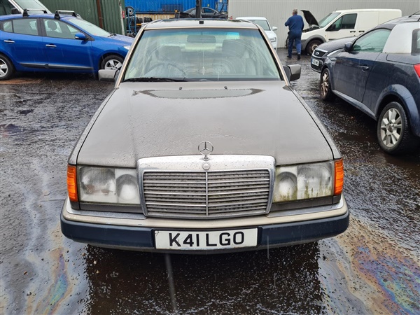 Mercedes-Benz E Class 230 E 4dr Auto [W124]