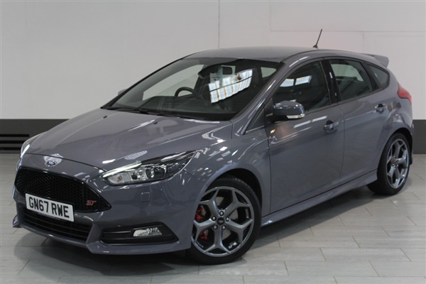 Ford Focus 2.0t ecoboost st-3