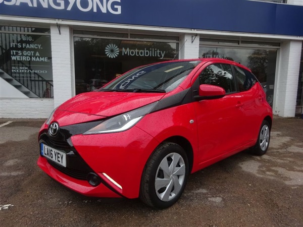 Toyota Aygo 1.0 VVT-i X-Play 5dr x-shift - FSH - CAMERA -