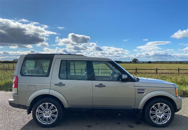 Land Rover Discovery 3.0 SDV6 HSE 5dr Auto 3 sunroofs and 7