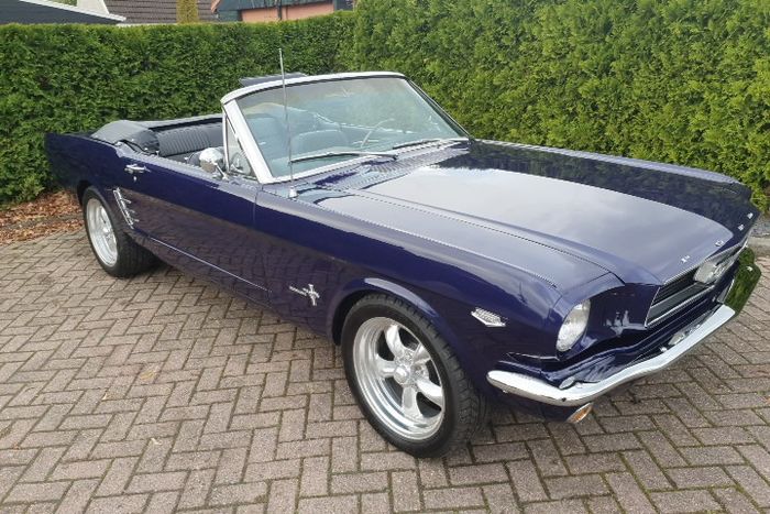 Ford - Mustang Convertible V8 5 speed - 
