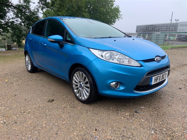 Ford Fiesta LEAD IN