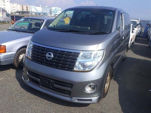 Nissan Elgrand 4wd Highway star Cruise control Top spec Auto