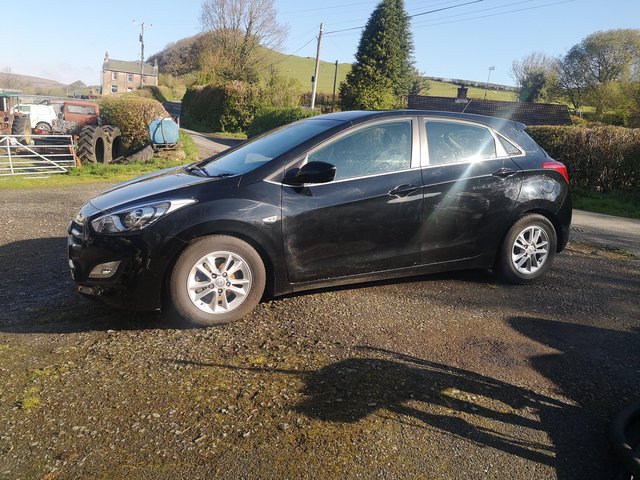 Hyundai i diesel 5 door  medium car low mileage