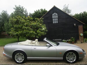 Jaguar XK  in High Wycombe | Friday-Ad