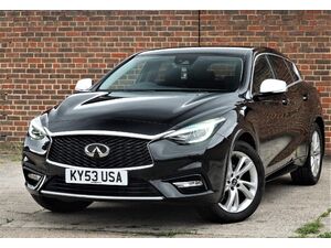 Infiniti Q in London | Friday-Ad