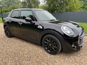 Mini Hatch Cooper S  in Staines | Friday-Ad