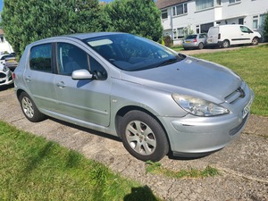 Peugeot 307 silver hatchback in Worthing | Friday-Ad