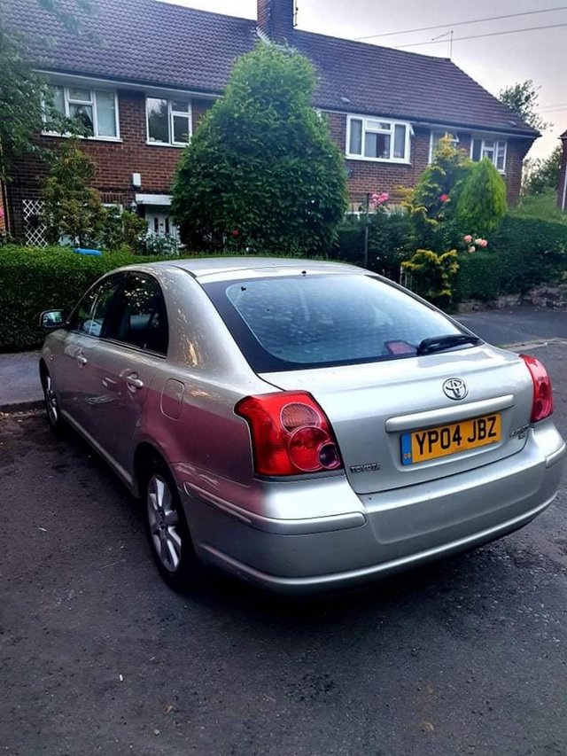 Here I have a Toyota avensis for sale Ono