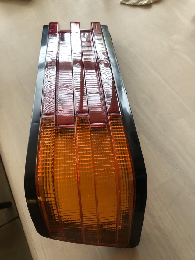 Mercedes 190 wheel Trim and rear lights very nice condition