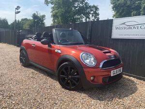 Mini Hatch Cooper S  in Addlestone | Friday-Ad