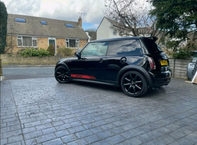 Mini Hatch  in Black in Cambridge | Friday-Ad