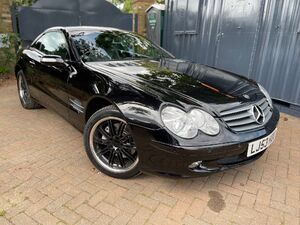 Mercedes-Benz SL  in Iver | Friday-Ad