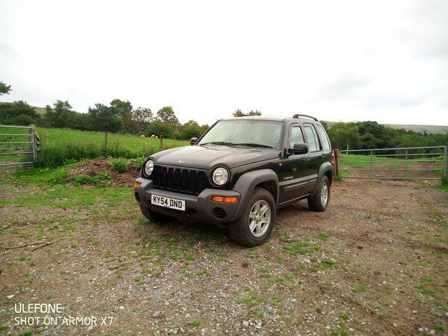 Jeep Cherokee Black 2.4 petrol manual.