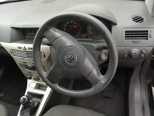 Black Vauxhall Astra 08 petrol