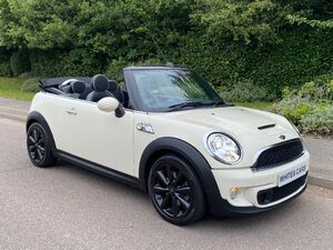 Mini Hatch Cooper S  in Harlow | Friday-Ad