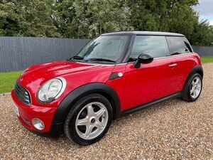 Mini Hatch One  in Staines | Friday-Ad