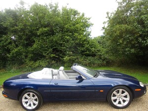 Jaguar XK in High Wycombe | Friday-Ad