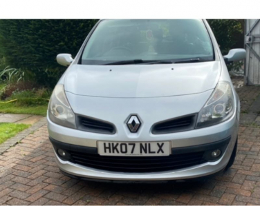 Renault Clio  in Silver in East Grinstead | Friday-Ad
