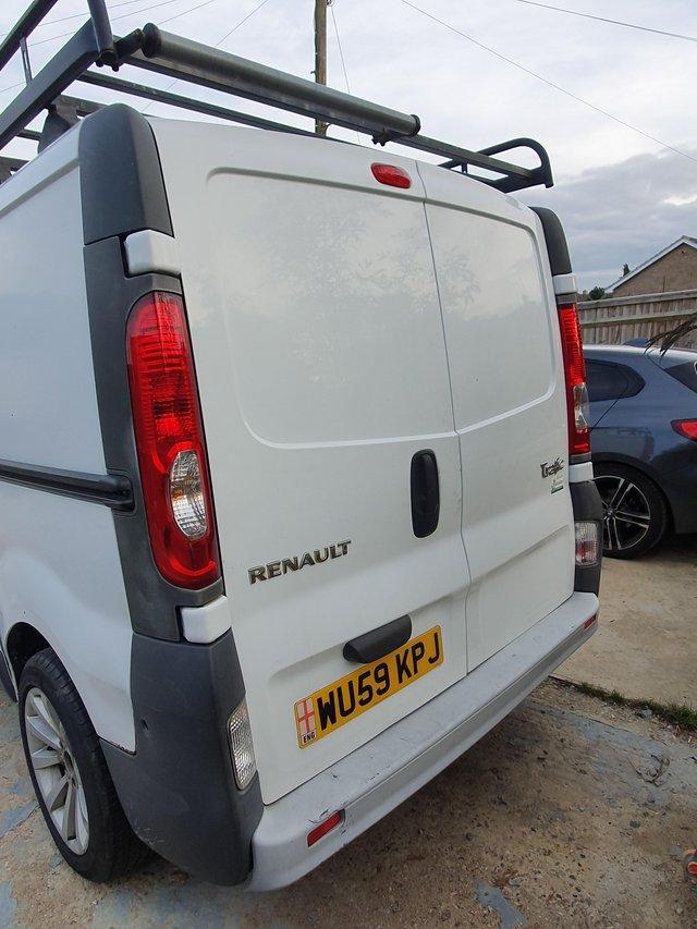 White Renault trafic for sale £ ono
