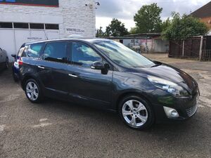 Renault Grand Scenic  in Lightwater | Friday-Ad