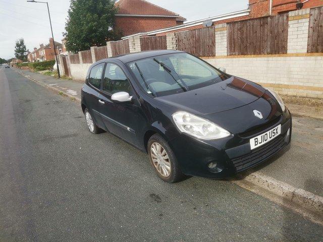 Renault clio music. 1.2 manual petrol. Cheap insurance and