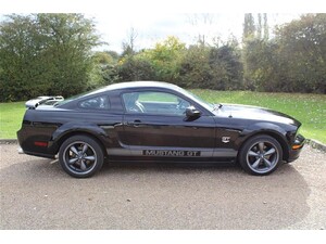 Ford Mustang  in London | Friday-Ad