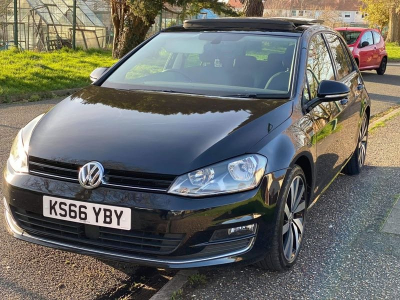 Volkswagen Golf  in Black in Bognor Regis | Friday-Ad