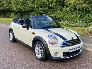 Mini Hatch One  in Harlow | Friday-Ad