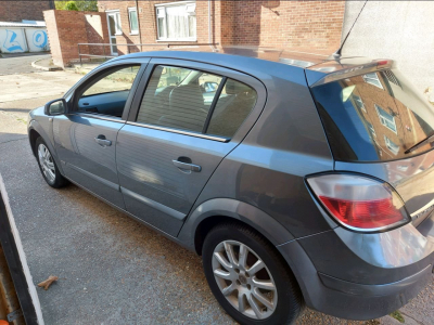 Vauxhall Astra  in Grey in St. Leonards-On-Sea |