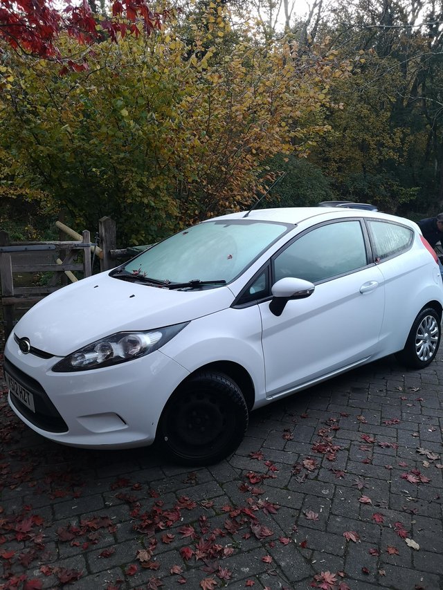 White  Ford Fiesta for sale