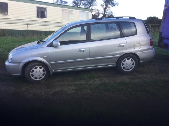 Kia Carens low milage clean and tidy