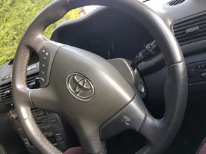 Toyota Avensis  door manual in Eastbourne | Friday-Ad