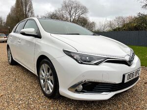 Toyota Auris  in Staines | Friday-Ad