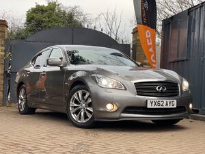 Infiniti M35h  in Iver | Friday-Ad