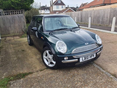 Mini Hatch  in Green in Eastbourne | Friday-Ad