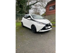 Toyota Aygo x-play AUTOMATIC in Henfield | Friday-Ad