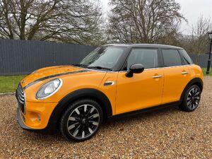 Mini Cooper  in Staines | Friday-Ad