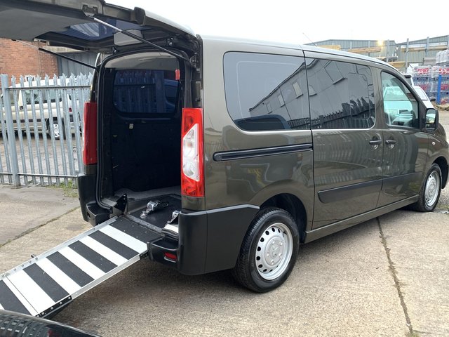 Peugeot Expert Tepee WHEELCHAIR ACCESS VEHICLE 6 SEATER
