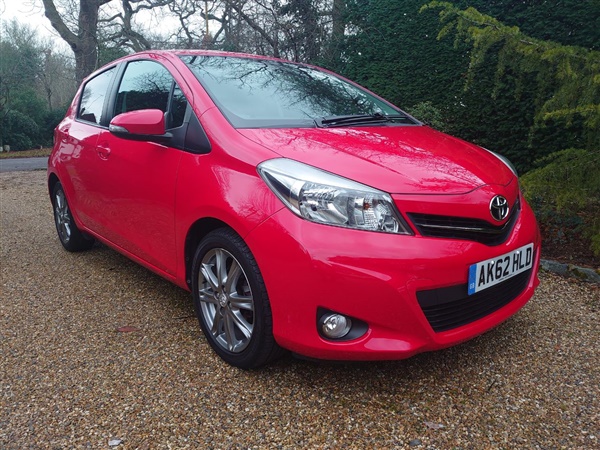 Toyota Yaris 1.33 VVT-i SR Multidrive S with Sat Nav