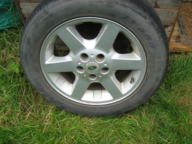 land rover alloy,with tyre, ready to fit