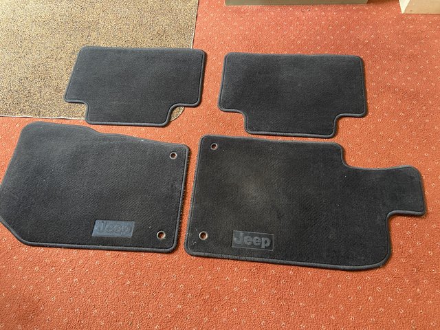 Jeep car mats four good condition offers