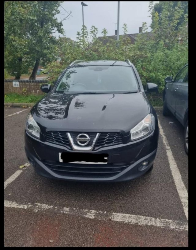 Nissan Qashqai, ) Black Hatchback, Manual. Sat nav,