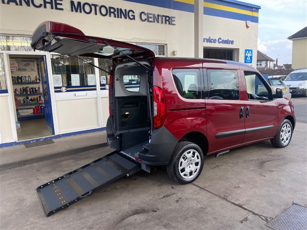 Fiat Doblo DOBLO 16V ACTIVE 3 SEATS PLUS WHEELCHAIR