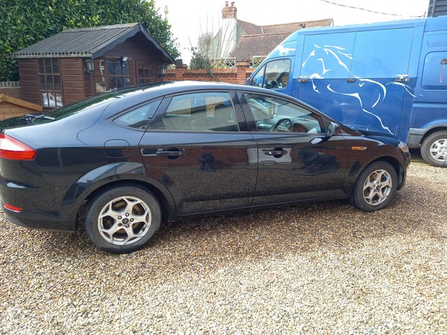 59 plate Black Ford mondeo clean
