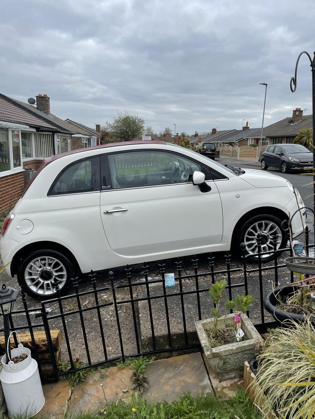 Lovely fiat 500 convertible only  miles